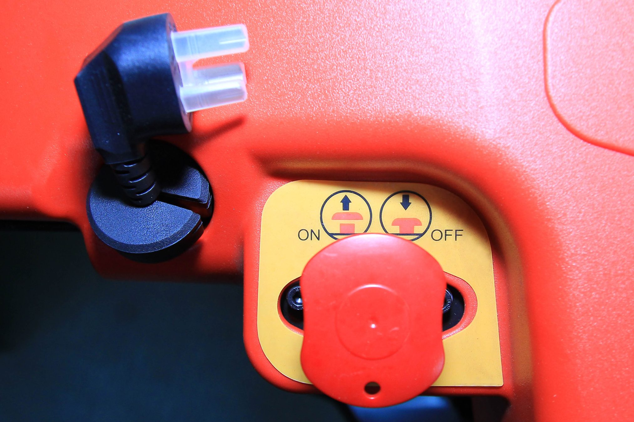Electric forklift lifting control